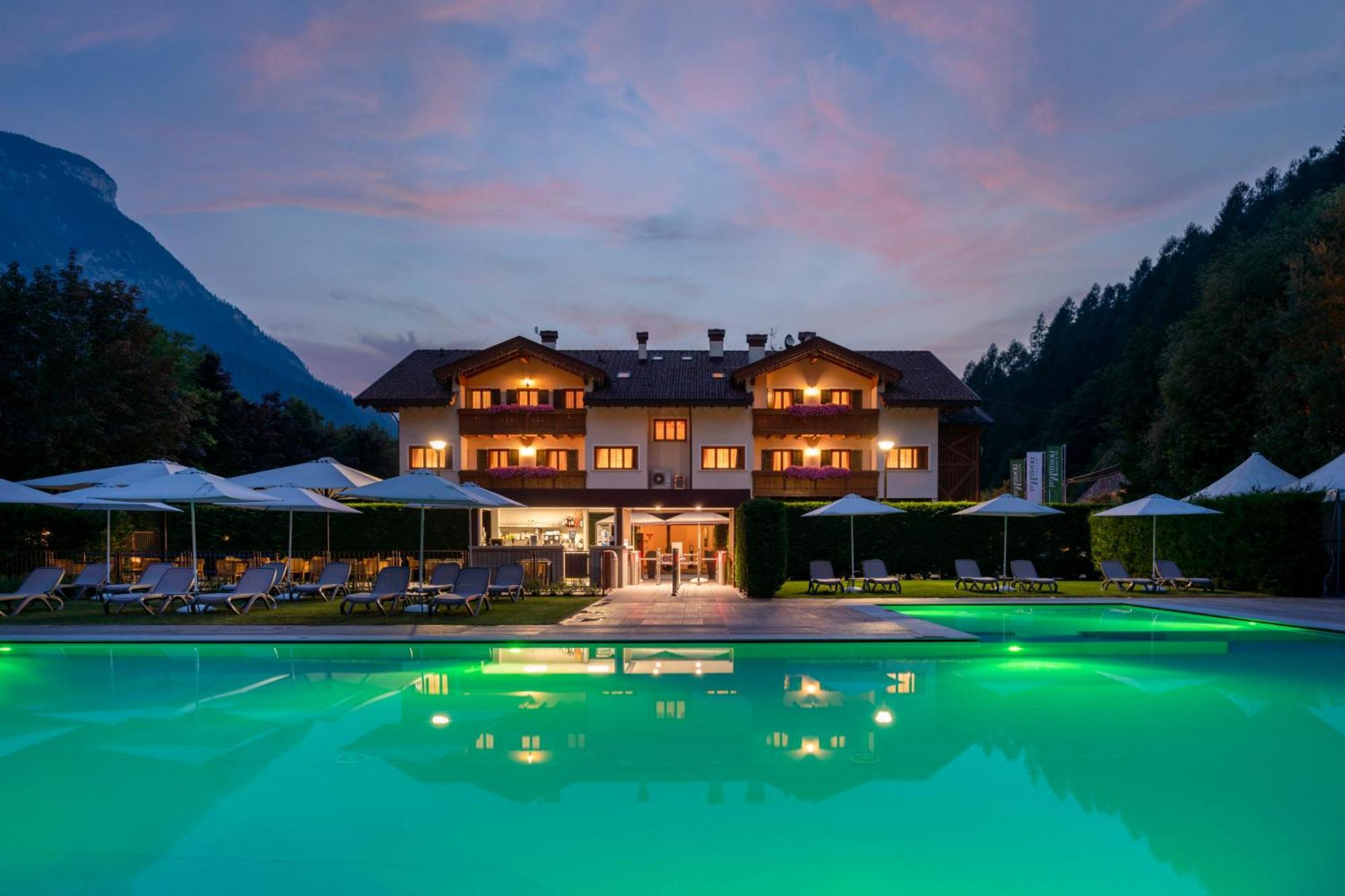 Hotel La Maison Wellness & Spa Alleghe Exterior photo